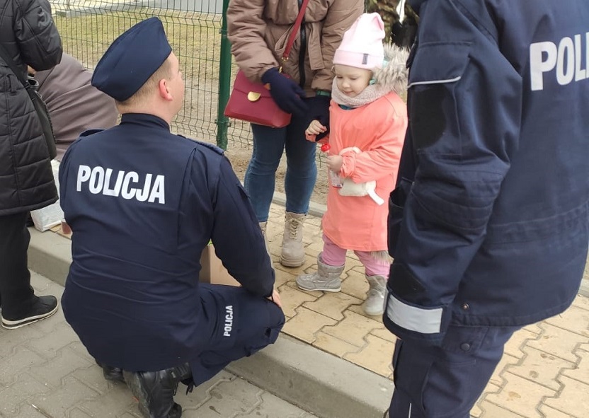 policjant i dziecko