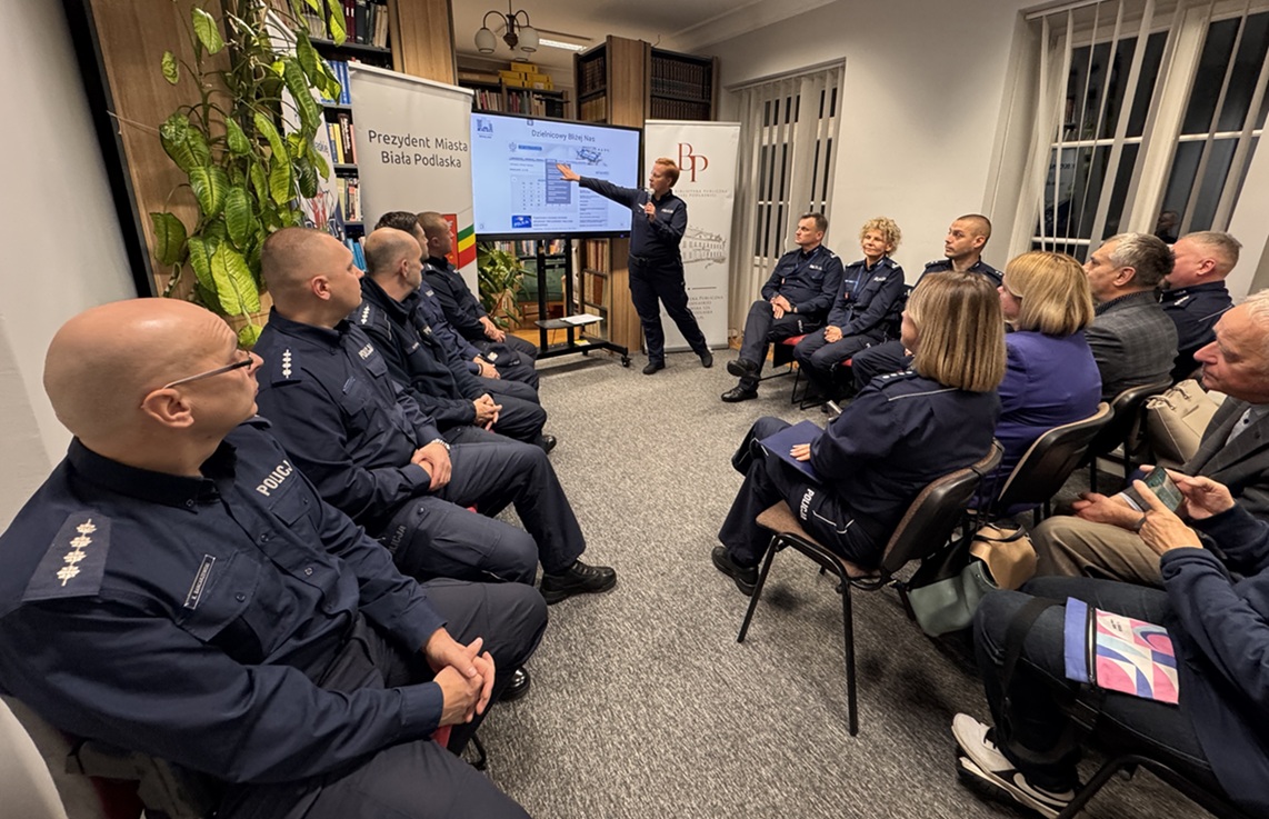 uczestnicy debaty podczas prelekcji