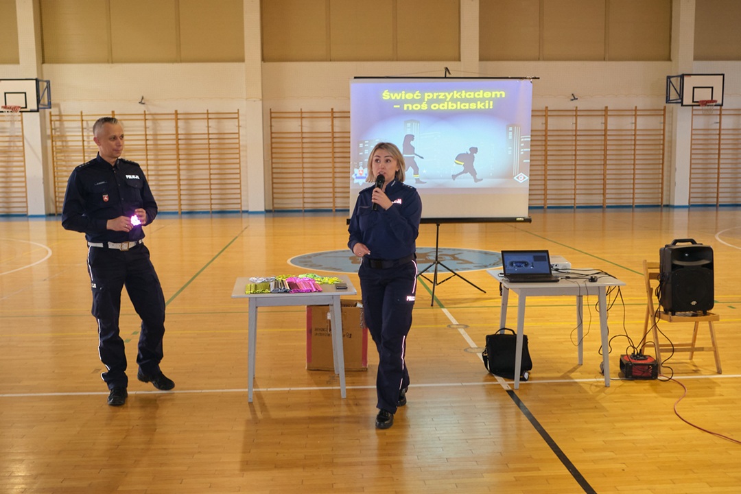 policjanci podczas spotkania