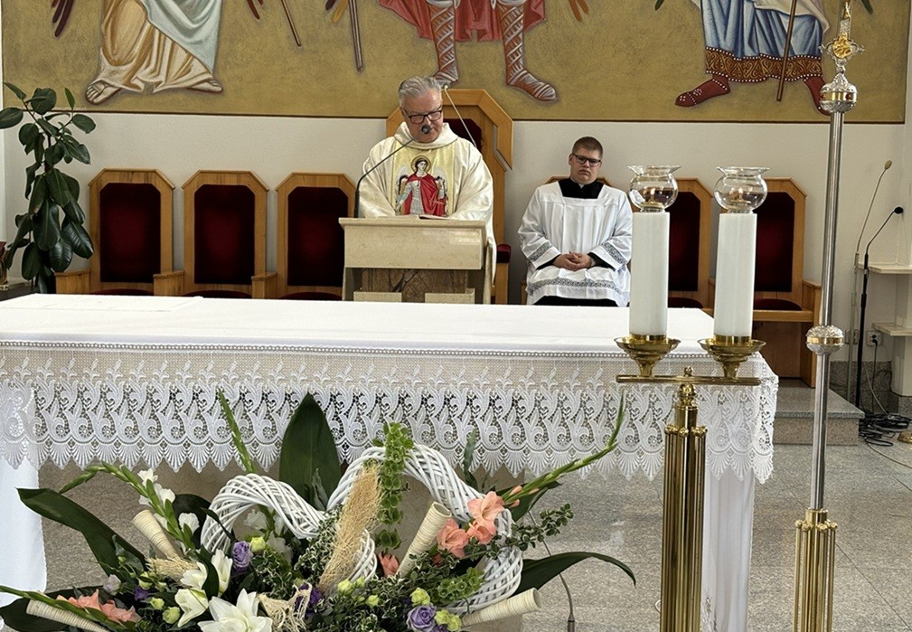 ksiądz podczas liturgii