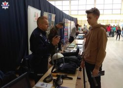 Policjanci na II Międzynarodowych Targach Pracy i Edukacji