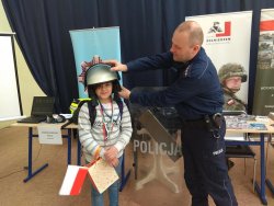 Policjanci na II Międzynarodowych Targach Pracy i Edukacji