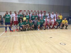 drużyny uczestniczące w Super meczu. Zdjęcie grupowe