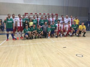 drużyny uczestniczące w Super meczu. Zdjęcie grupowe