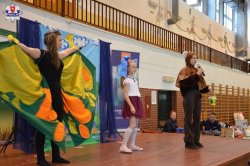 finał konkursu wiedzy prewencyjnej "Jestem Bezpieczny". Występ drużyny