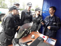 stoisko policyjne na dniach otwartych w Janowie Podlaskim