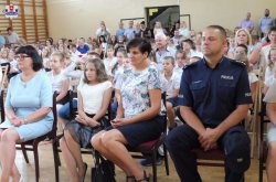 uczestnicy spotkania oraz asp. szt. Szymon Markowski