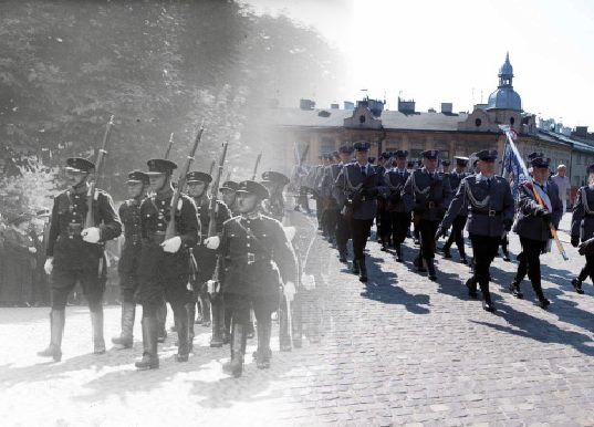 zdjęcie policjantów historyczne oraz współczesne