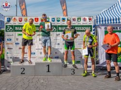 grupa uczestników wyścigu