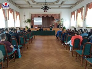 uczestnicy spotkania wraz z prelegentami