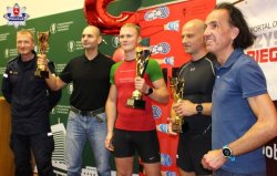 uczestnicy po wręczeniu pucharów