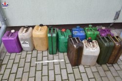 zabezpieczone kanistry z olejem napędowym