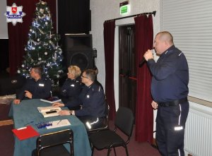 policjanci biorący udział w debacie