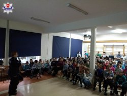 policjantka w trakcie pogadanki