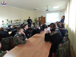 pogadanka policjantów z młodzieżą