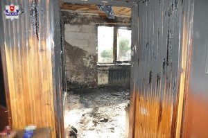 miejsce pożaru, wnętrze spalonego domu