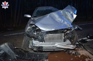 zniszczony samochód uczestniczący w zdarzeniu