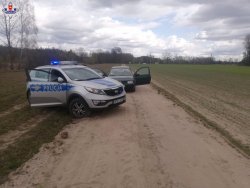 zatrzymany samochód oraz radiowóz