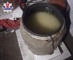 zabezpieczony zacier znajdujący się w beczce