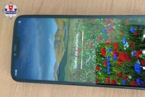 odzyskany telefon, widoczny wyświetlacz