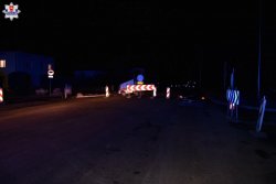 miejsce wypadku drogowego widoczne znaki drogowe