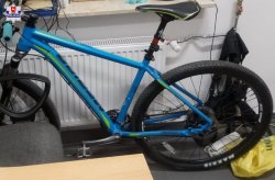 odzyskany rower koloru niebieskiego