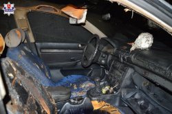 wnętrze spalonego auta