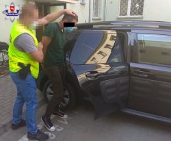 doprowadzony przez policjanta 24-latek