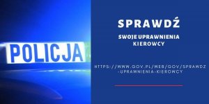 plakat z napisem  sprawdź swoje uprawnienia kierowcy oraz fragment radiowozu z widocznym napisem policja