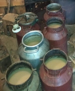 zabezpieczone beczki z zacierem