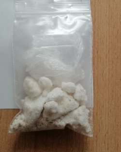 amfetamina znajdująca się w woreczku foliowym z zapięciem strunowym