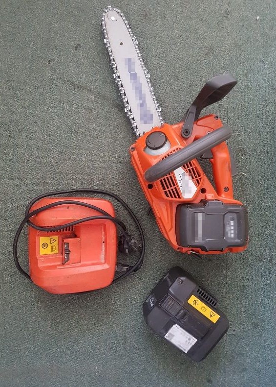 pilarka elektryczna z ładowarką