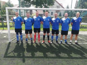 drużyna bialskiej komendy stojąca w bramce