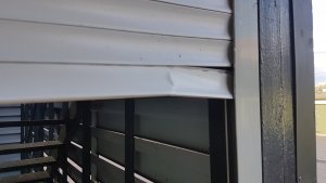 fragment uszkodzonej rolety