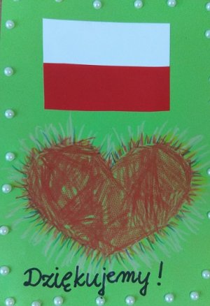 zielona laurka, na górze flaga biało-czerwona, poniżej czerwone serce i napis Dziękujemy