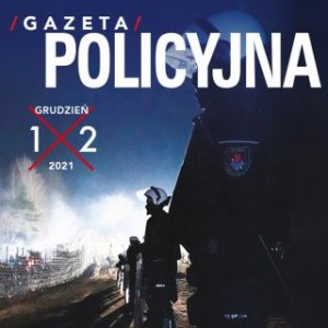 Napis Gazeta Policyjna. W tle policjanci strzegący granicy