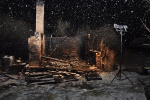 zgliszcza spalonego domu