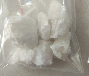 krystaliczna substancja w woreczku foliowym