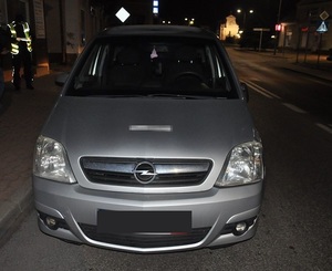 samochód stojący na ulicy