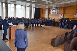 policjanci podczas uroczystości