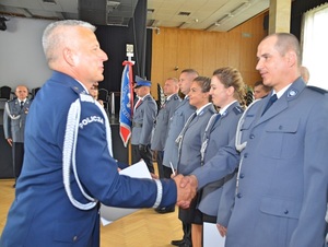 Komendant Wojewódzki wręcza akty mianowania