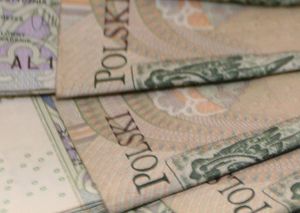 fragmenty banknotów 100 złotowych