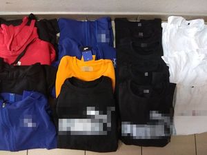 zabezpieczone bluzy i koszulki z podrobionymi znakami towarowymi