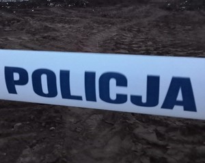 taśma z napisem policja