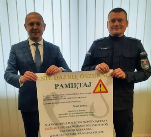 Zdjęcie Komendanta Miejskiego Policji z Prezesem Zarządu