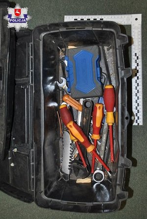 otwarta skrzynka narzędziowa