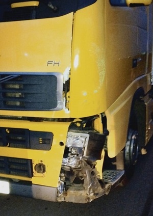 uszkodzony samochód ciężarowy