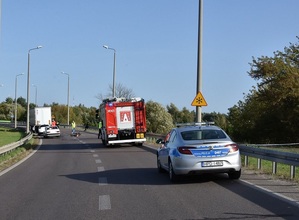 miejsce wypadku drogowego. Na pierwszym planie radiowóz