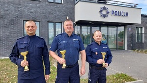 zdjęcie policjantów, którzy stanęli na podium