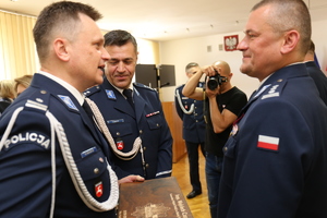 Kadra kierownicza i pracownicy dziękują inspektorowi Wojciechowi Czapli